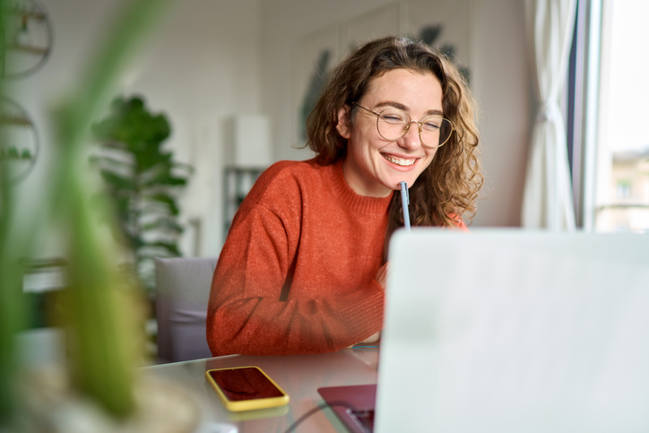 prospect on computer engaged with university marketing for student leads